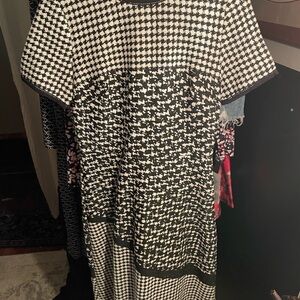 Parker Black and White Midi Dress with Raglan Short Sleeves and Crew Neck